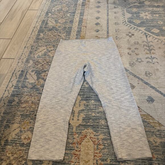 Lululemon Wunder Under Crop (High-Rise) *Luxtreme 21" size 12 - Picture 2 of 5